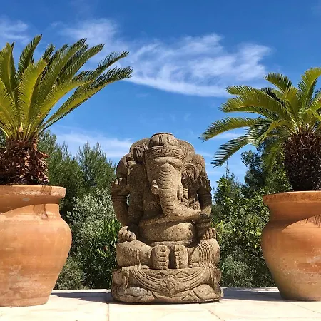 Ganesh Frühstückspension *